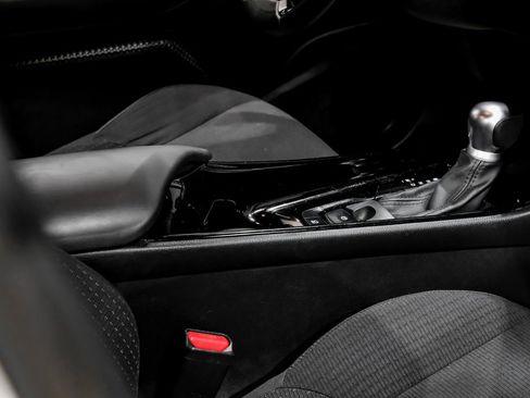 Used 2019 Toyota C-HR XLE image 30