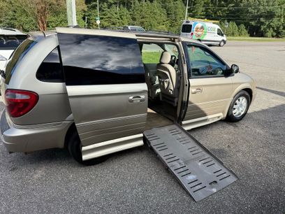 Used 2005 Chrysler Town & Country Touring w/ Luxury Group