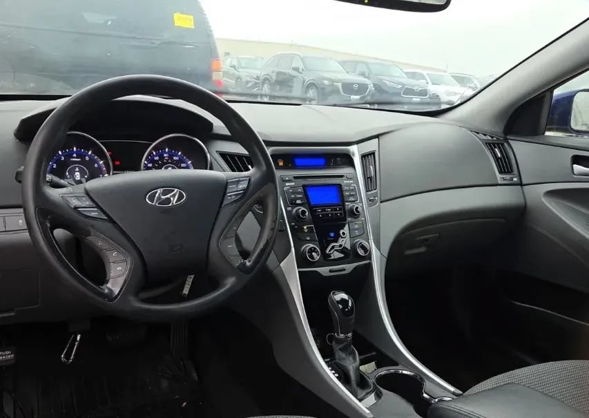 Used 2011 Hyundai Sonata GLS FWD image 2