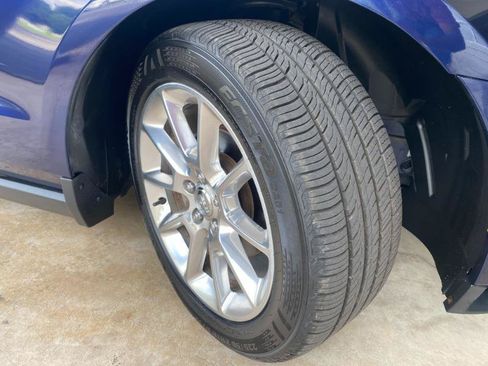 Used 2010 Ford Mustang Convertible RWD image 18