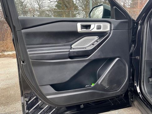 Used 2020 Ford Explorer Platinum w/ Premium Technology Package image 23