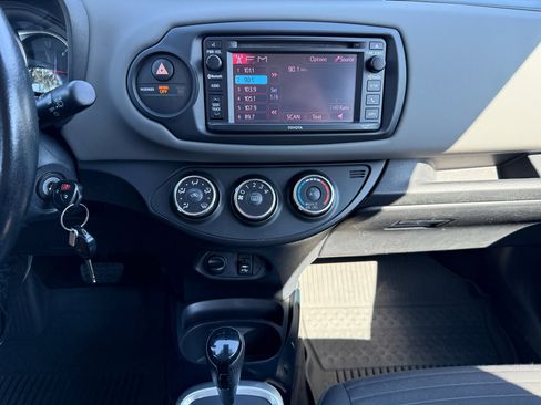 Used 2017 Toyota Yaris SE image 28