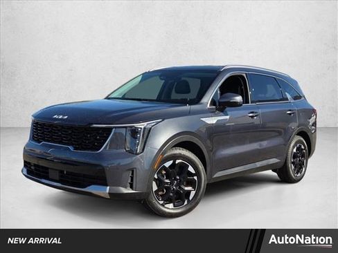 Used 2024 Kia Sorento S image 1