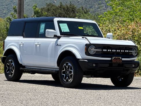 Used 2024 Ford Bronco Outer Banks AWD/4WD image 2