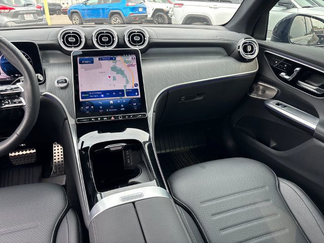 Used 2025 Mercedes-Benz GLC 350e 4MATIC image 12