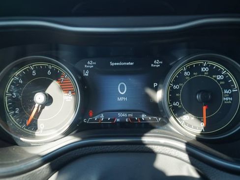 Used 2022 Jeep Cherokee Trailhawk image 32