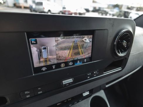 Used 2019 Mercedes-Benz Sprinter 2500 image 31