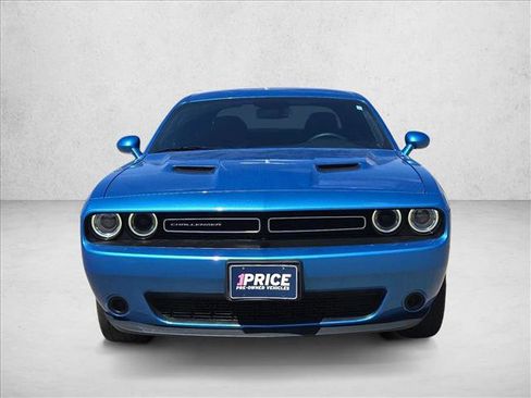Used 2023 Dodge Challenger SXT image 2