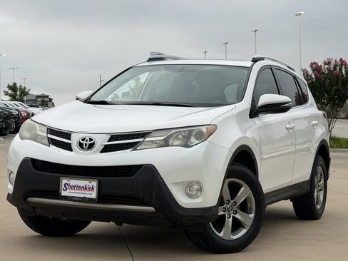 Used 2015 Toyota RAV4 XLE FWD image 2