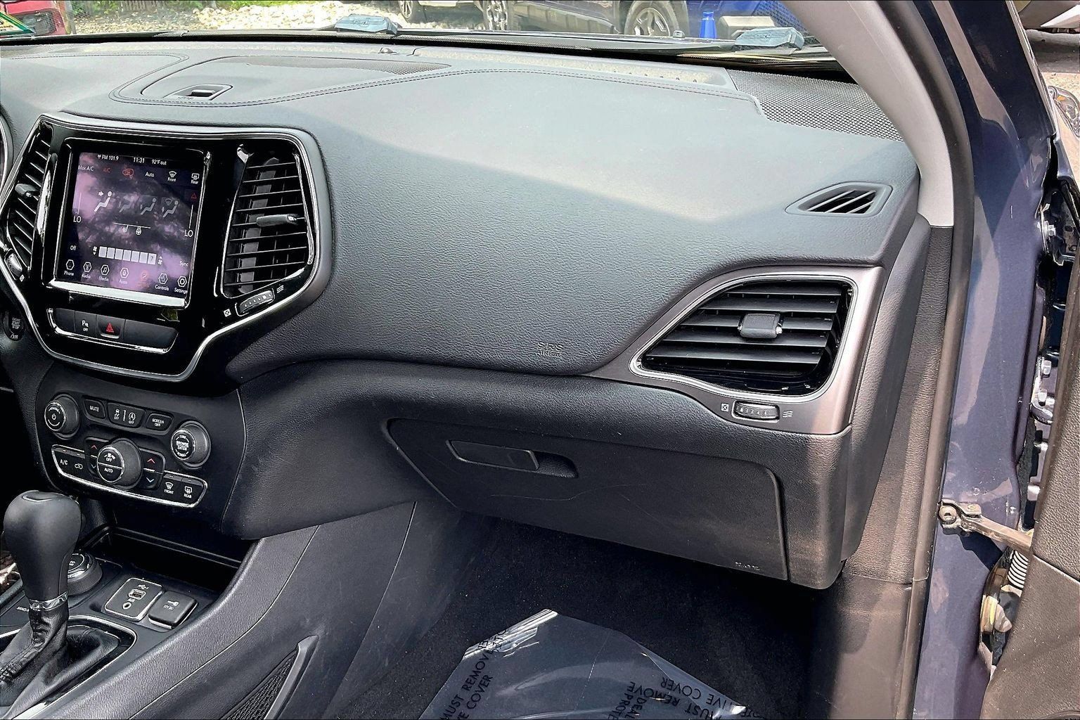 Used 2019 Jeep Cherokee Limited AWD/4WD image 19