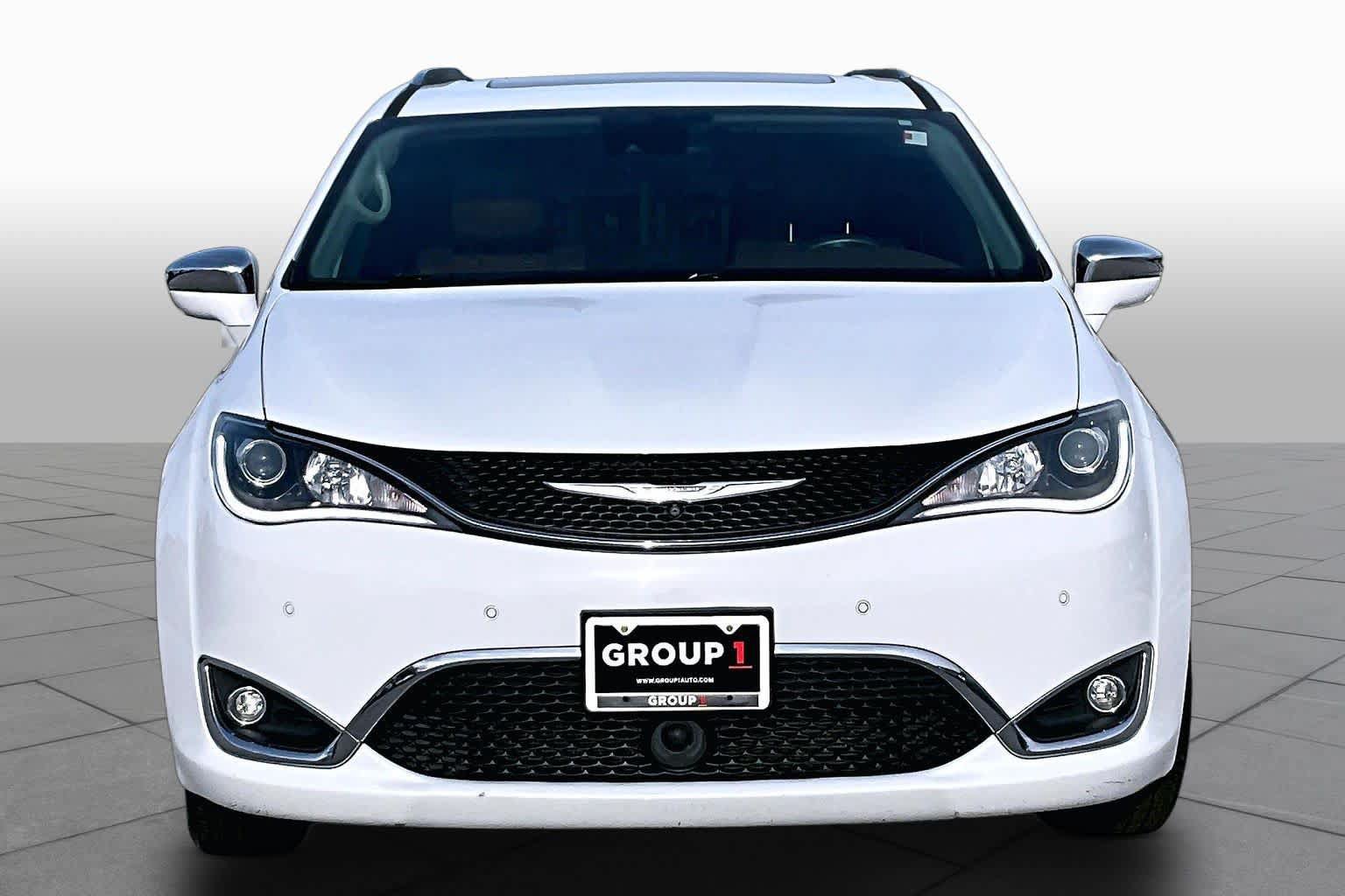 Used 2018 Chrysler Pacifica Limited w/ Advanced Safetytec Group FWD image 3