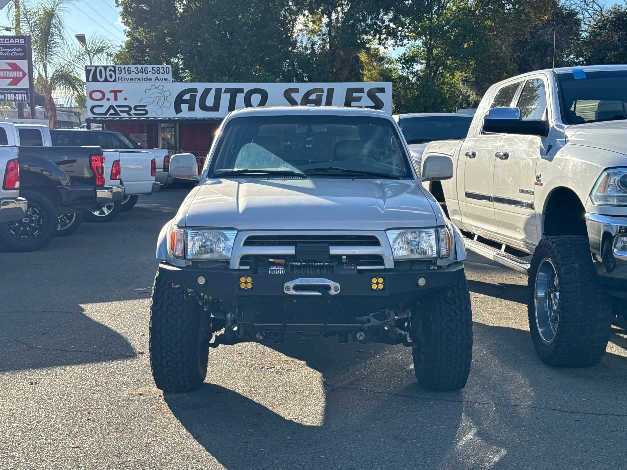 Used 1999 Toyota 4Runner Limited w/ Upgrade Value Pkg 5 AWD/4WD image 2