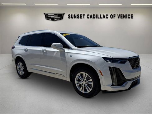 New 2025 Cadillac XT6 Luxury image 1