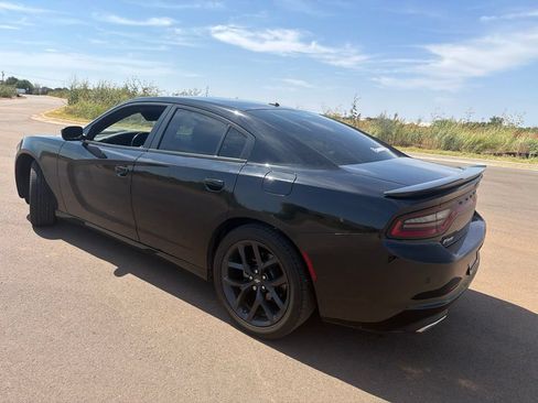 Used 2022 Dodge Charger SXT w/ Blacktop Package RWD image 10