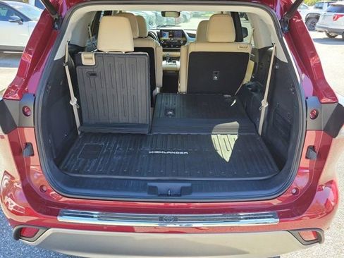 Used 2022 Toyota Highlander Platinum FWD image 19