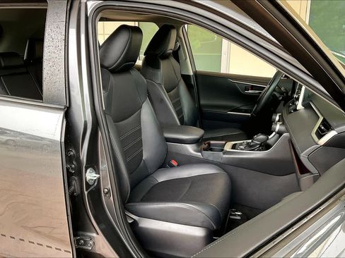 Used 2020 Toyota RAV4 Limited w/ Limited Grade Weather Package AWD/4WD image 8