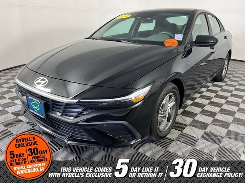Used 2024 Hyundai Elantra SE FWD image 10