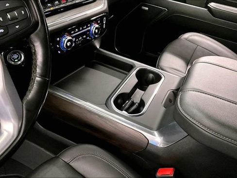 Used 2024 GMC Sierra 2500 SLT w/ SLT Premium Package image 17