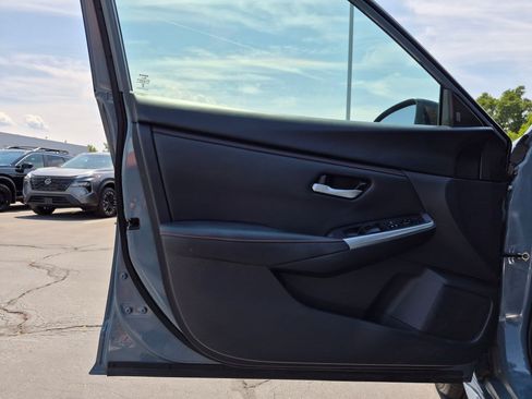 Used 2024 Nissan Sentra SR FWD image 14