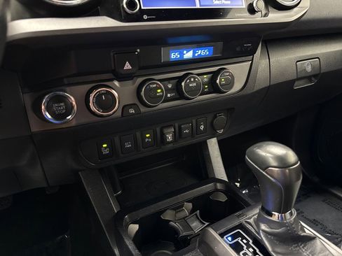 Used 2021 Toyota Tacoma TRD Off-Road w/ Technology Package image 20