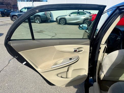 Used 2010 Toyota Corolla image 18