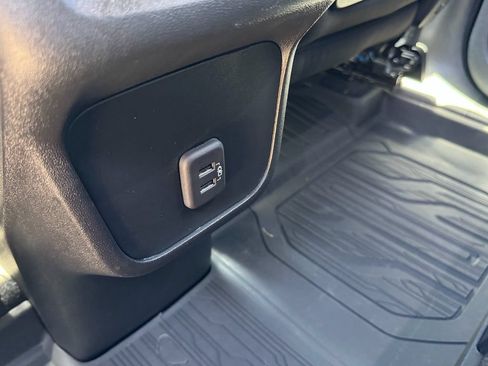 Used 2023 GMC Terrain SLE w/ Driver Convenience Package AWD/4WD image 29