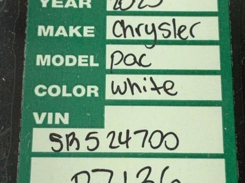 Certified 2025 Chrysler Pacifica Limited image 22