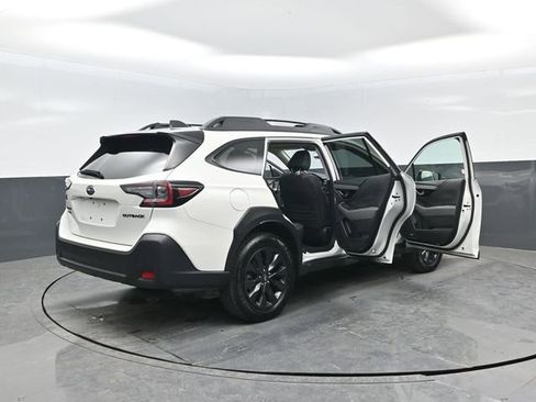 Used 2025 Subaru Outback Onyx Edition AWD/4WD image 27