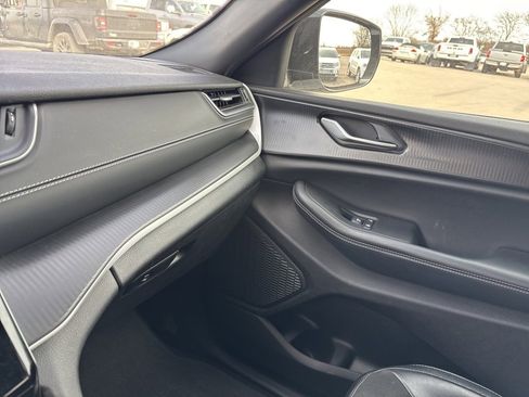 Used 2023 Jeep Grand Cherokee L Altitude image 19