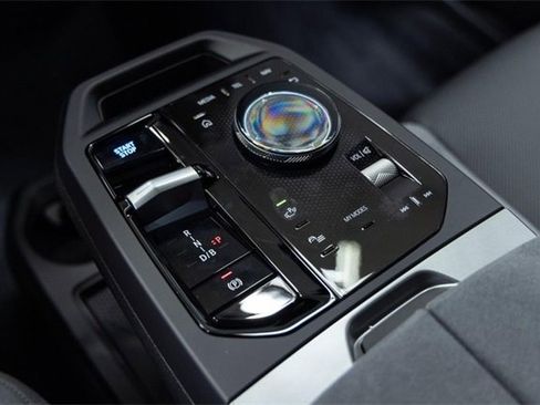 New 2026 BMW iX xDrive60 image 21