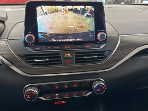 Used 2025 Nissan Altima 2.5 SV image 29