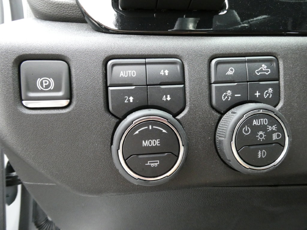 Certified 2025 Chevrolet Silverado 1500 High Country w/ Technology Package AWD/4WD image 27