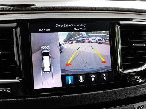 Used 2018 Chrysler Pacifica Touring-L Plus w/ Advanced Safetytec Group FWD image 19