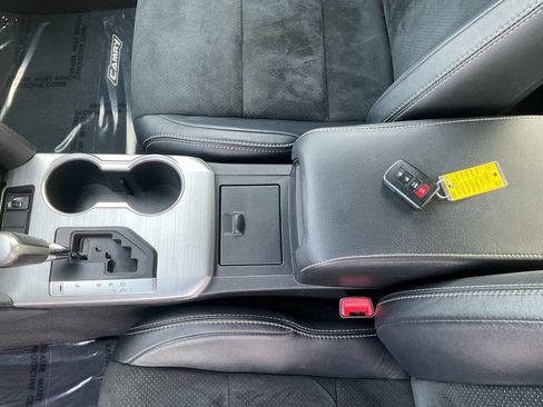 Used 2013 Toyota Camry SE w/ Leather Pkg image 26