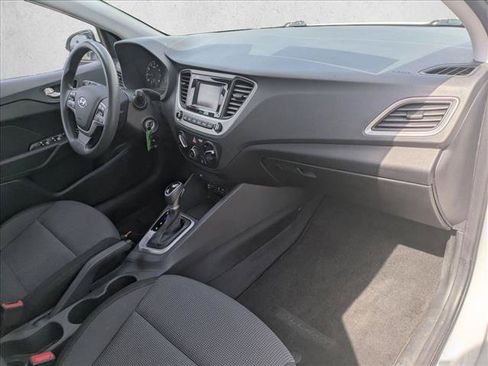 Used 2020 Hyundai Accent SE w/ Cargo Package FWD image 16