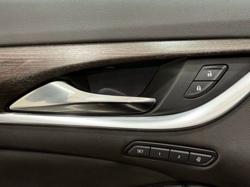 Used 2023 Buick Enclave Avenir w/ Avenir Technology Package image 35