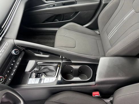 Used 2024 Hyundai Elantra SEL w/ Convenience Package FWD image 30