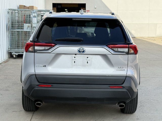 Used 2022 Toyota RAV4 XLE Premium AWD/4WD image 5
