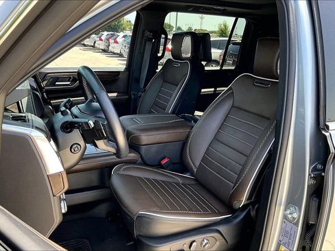 Used 2025 GMC Yukon XL Denali Ultimate AWD/4WD image 28