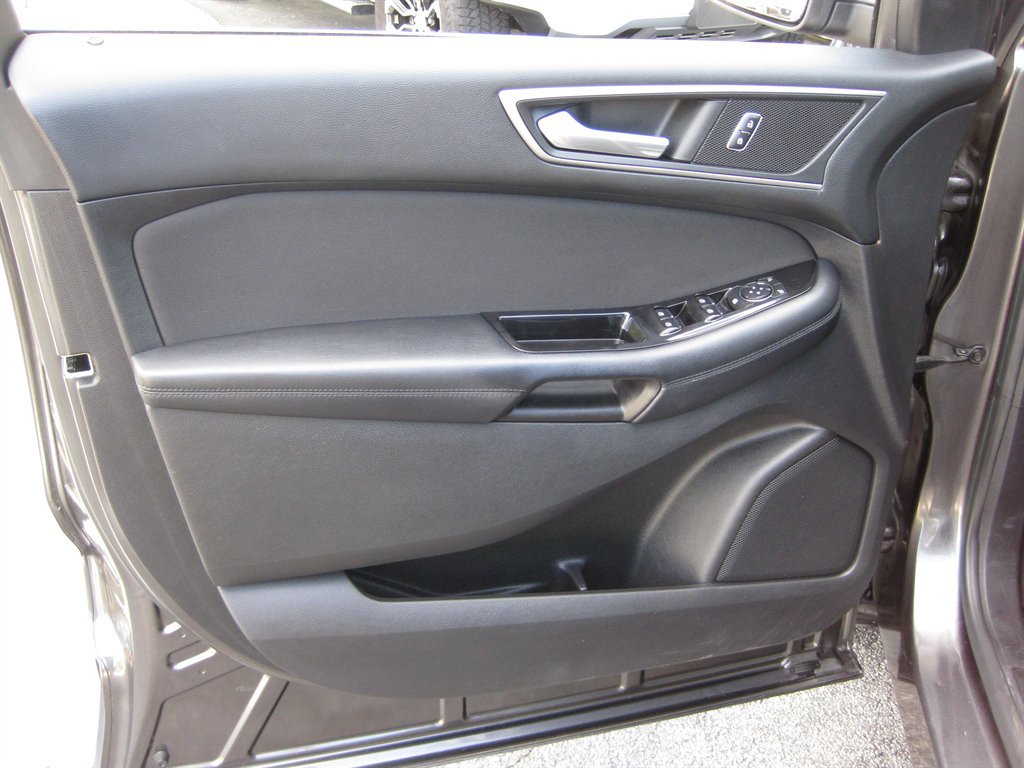 Used 2016 Ford Edge SEL AWD/4WD image 10