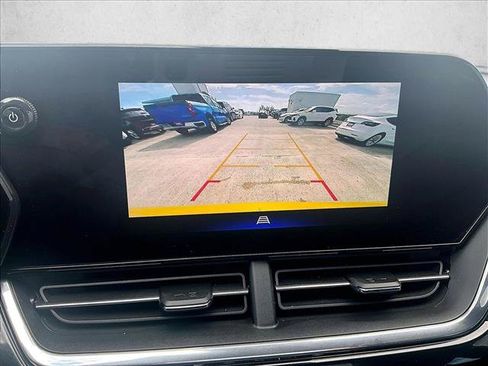 Used 2025 Chevrolet Trax RS FWD image 23