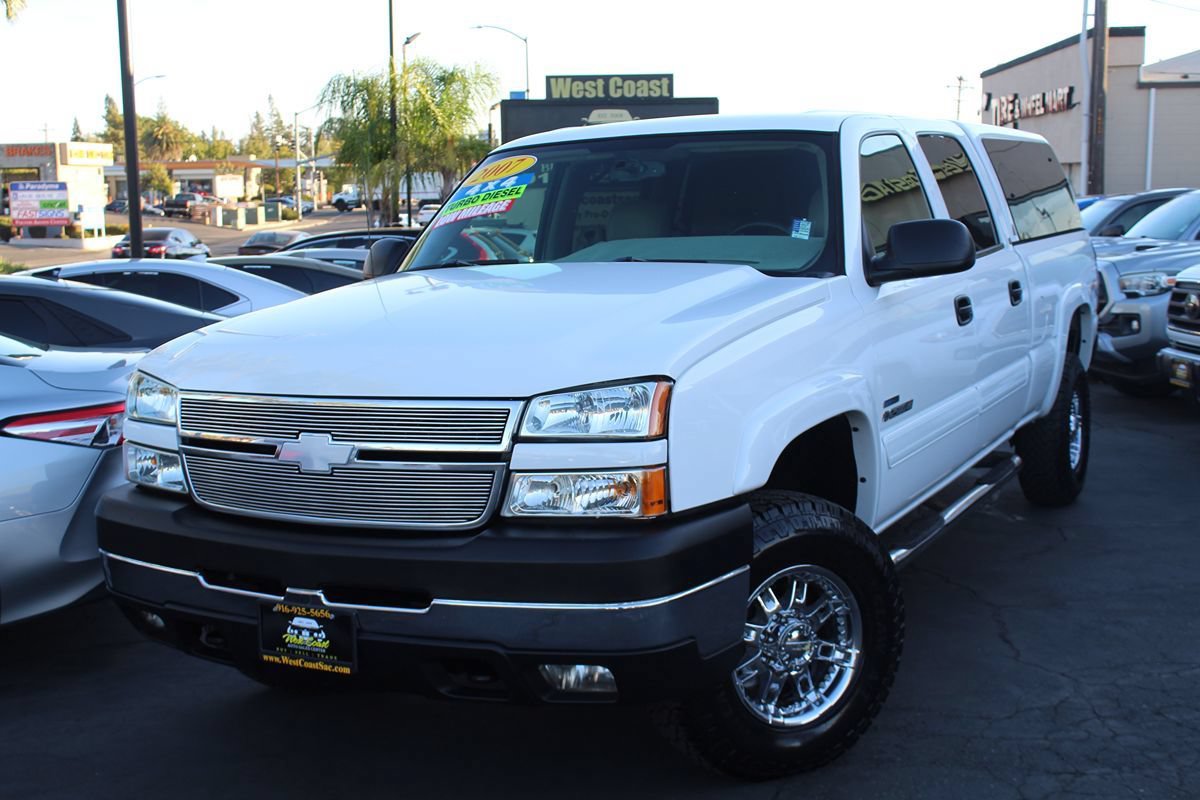 Used 2007 Chevrolet Silverado 2500 LT w/ Heavy-Duty Power Package AWD/4WD image 2