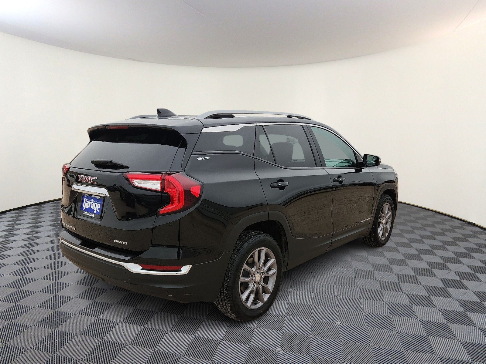 Used 2024 GMC Terrain SLT AWD/4WD image 4