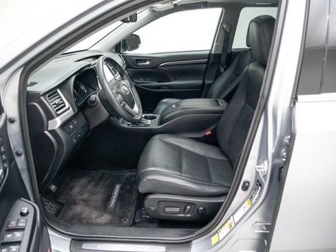 Used 2015 Toyota Highlander Limited image 15