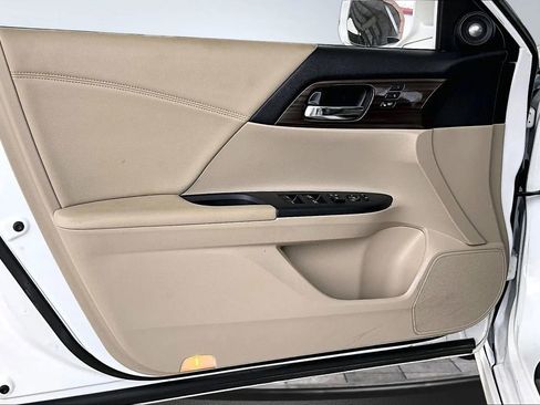 Used 2016 Honda Accord Touring image 17