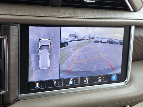 Used 2021 GMC Yukon XL Denali w/ Denali Premium Package image 18