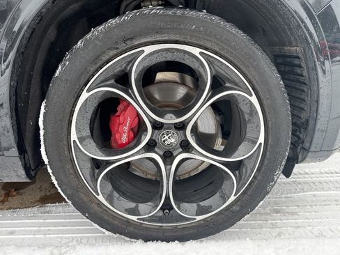 Used 2023 Alfa Romeo Stelvio Veloce image 16