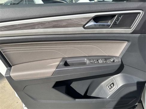 Certified 2021 Volkswagen Atlas Cross Sport SE w/ Panoramic Sunroof Package image 17