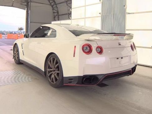 Used 2015 Nissan GT-R Premium AWD/4WD image 4