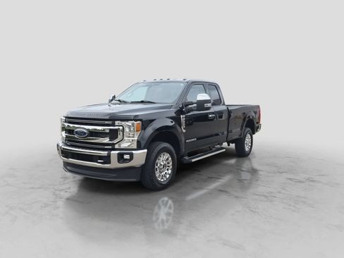 Used 2022 Ford F250 XLT w/ XLT Premium Package AWD/4WD image 4